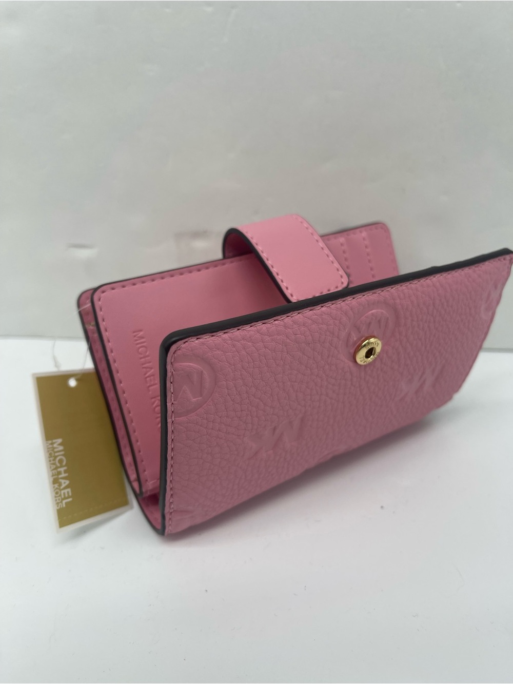 Michael KORS Jet Set Travel Md Zip CN Logo Debossed Bifold Wallet
Carnation 
NWT - Picture 15 of 16